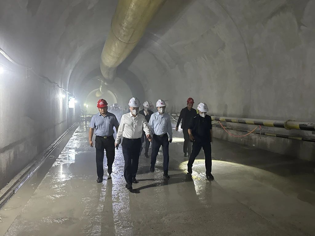 中國科學院工程熱物理研究所所長陳海生一行考察調(diào)研信陽300MW先進壓縮空氣儲能項目